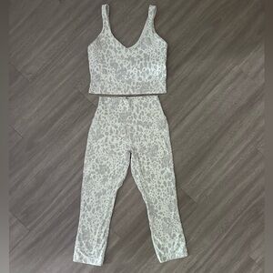 Lululemon Athletica White and Gray Snow Leopard Print Set